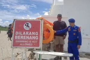 Asyik Boleh, Tapi Hati-Hati, Arus Laut Bisa Seret Wisatawan