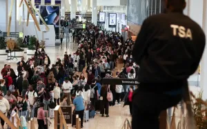 Bandara AS Kacau Usai 40 Hari 'Shutdown', Trump Kerahkan Personel ICE