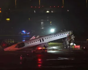Tabrak Kendaraan di Landasan Bandara New York, Pilot dan Kopilot Air Canada  Tewas