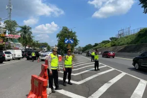 Tol Kalikangkung Padat, Polisi Berlakukan Buka Tutup Tempat Istirahat di Tol Dalam Kota Semarang