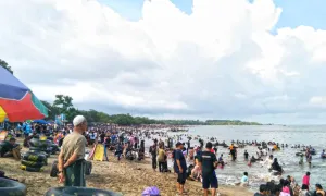 Hindari Macet Jalur Anyer, Wisatawan Pilih Berangkat sejak Dini Hari