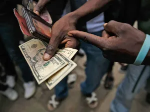 Kemelut Timur Tengah Picu Kekhawatiran Pelemahan Daya Tarik Aset Dollar AS