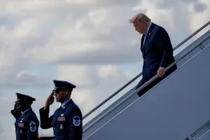 Transportasi Udara AS di Ambang Kolaps, Presiden Trump Tolak Kompromi Anggaran DHS