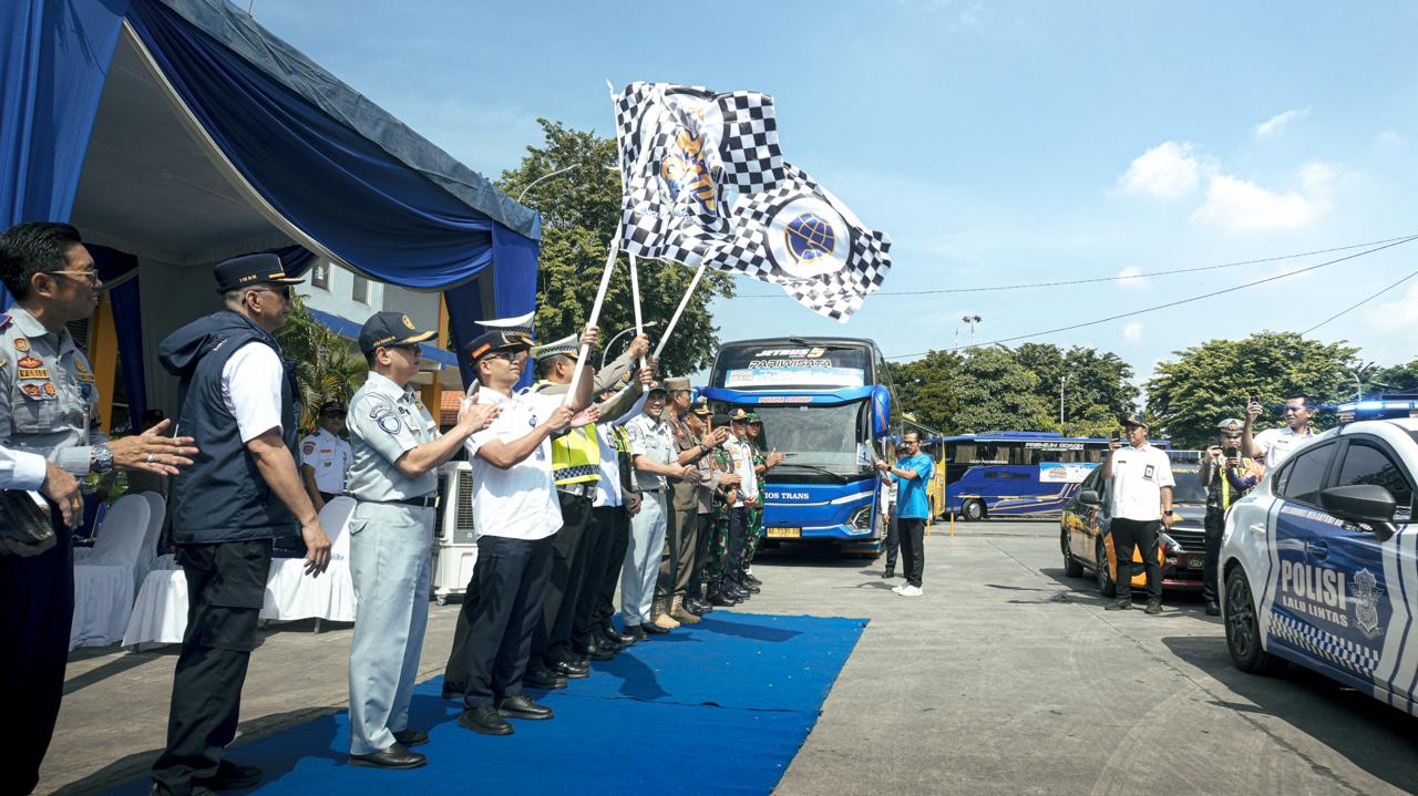 Kemenhub Berangkatkan Peserta Arus  Balik Mudik Gratis dari Jawa dan Sumatera