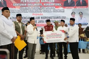 Kemensos Salurkan Bansos Rp700 Miliar untuk Bencana di Sumatra