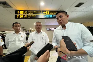 Menhub Dudy Purwagandhi dan Seskab Teddy Pantau Arus Balik di Terminal Pulo Gebang  J