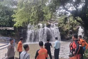 Percaya Air Terjun Bisa Menelan Orang? Ini Bentuk Minta Wadal?