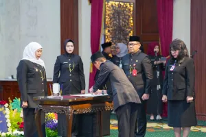 Khofifah Minta Kepala Sekolah SMA di Jatim Menjadi 'Role Model' untuk Siswa dan Cegah 'Bullying'