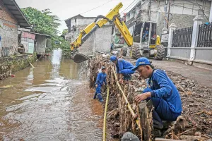 Sungai dan Waduk Terus Dikeruk