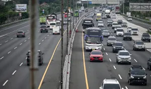 Arus Balik Lebaran 2026, Volume Kendaraan di GT Cikatama Naik Saat Diskon Tol 30 Persen