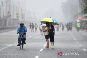 Cuaca Hari ini, Jakarta Berawan Tebal dan Hujan, Suhu Udara Berkisar 24-29 Derajat Celsius  