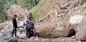 Jepara Kembali Diterjang Longsor, Akses Jalan ke Desa Tempur Tertutup Material Batu dan Tanah