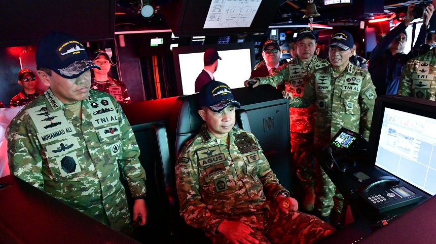 Panglima TNI Tinjau KRI Prabu Siliwangi-321, Kapal Perang Baru dari Italia