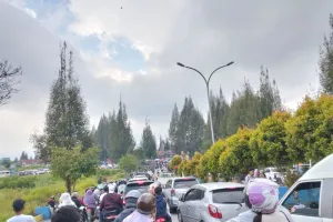 H+7 Lebaran, Objek Wisata Danau Diatas di Solok Sumbar Masih Ramai Pengunjung 