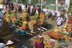 Seru, Parade Sewu Kupat di Kudus