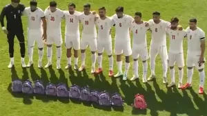 Timnas Iran Beri Penghormatan untuk Korban Serangan Sekolah di Tengah Bayang-Bayang Perang