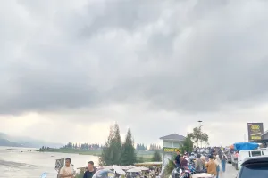 Serbuan Wisatawan di Alahan Panjang, Ratusan Polisi Solok Siaga Penuh di Danau Kembar