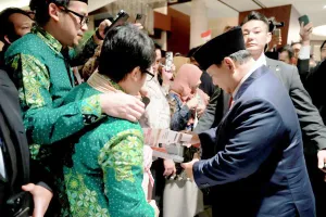 Perawat Lansia di Tokyo Berhasil Cegat Prabowo, Dapat 'Harta Karun' Ini