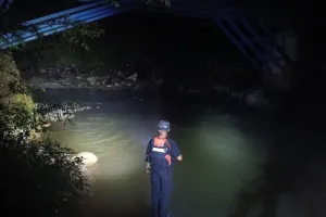 Tim Basarnas Cari Dua Wisatawan yang Hilang di Sungai Kalimborang Maros