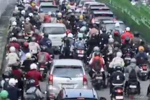 Usai Libur Lebaran, Arus Kendaraan di Jalan Basuki Rachmat Jaktim Kembali Padat 