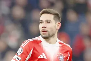BREAKING NEWS: Bayern Muenchen Depak Raphael Guerreiro Akhir Musim Ini