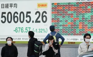 Saham Asia Anjlok, Harga Minyak Dunia Naik karena Trump Mengancam Iran