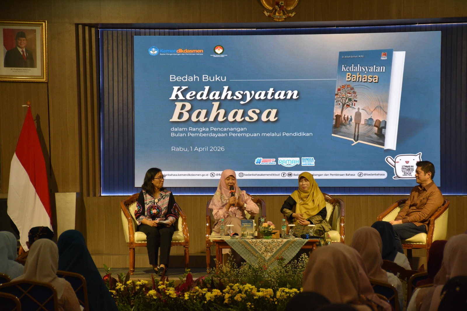 Badan Bahasa dan DWP Kemendikdasmen Gelar Bedah Buku “Kedahsyatan Bahasa”, Perkuat Literasi Pemberdayaan Perempuan