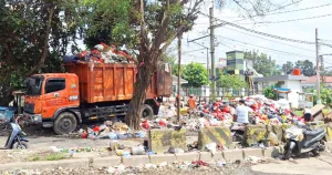 Pembatasan di Bantargebang Picu Penumpukan Sampah di Pasar Minggu