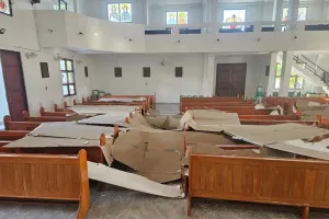 Diguncang Gempa, Plafon Gereja Paroki Bunda Hati Kudus Yesus Rumengkor Minahasa Runtuh