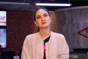 Luna Maya Antusias Jadi Produser Sekaligus Bintangi Film Zombie 'Zona Merah'
