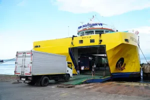 Layanan Penyeberangan Tetap Terkendali, Lonjakan Logistik Ketapang Diurai