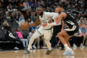 Basket NBA: Brown dan Tatum Antar Celtics Hancurkan Bucks, Rookie Mavs Flagg Cetak 51 Poin