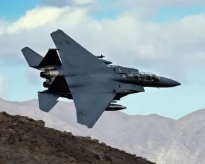 AS dan Iran Berlomba Menemukan Pilot F-15E yang Jatuh Tertembak Rudal Darat ke Udara