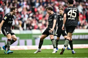 Bayern Muenchen Balikkan Keadaan, Kalahkan Freiburg 3-2