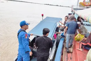 Membelah Sungai Musi, Detik-detik Ambulans Apung Polda Sumsel Selamatkan Nyawa Nelayan Banyuasin