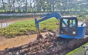 Pemkot Jaksel Keruk Kali Pesanggrahan Lewat Kerja Bakti Skala Besar