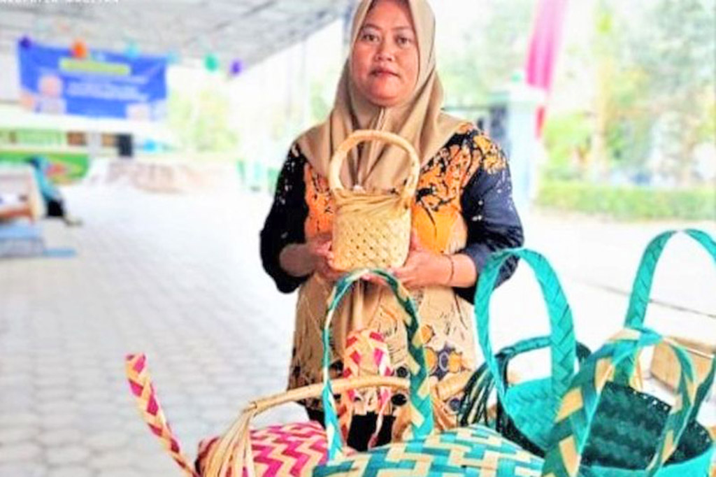 Inovasi Perajin Besek Bambu di Kabupaten Magetan Mengikuti Permintaan Pasar