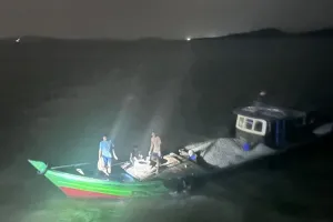 KRI Alamang-644 Gagalkan Pencurian Batu Granit di Karimun, 5 ABK Diamankan