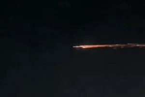 Viral Benda Mirip Rudal Melintas di Langit Lampung dan Banten, BRIN Sebut Itu Sampah Antariksa
