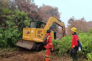 Karhutla Melanda Bengkalis, Tim Manggala Agni Optimalkan Alat Berat