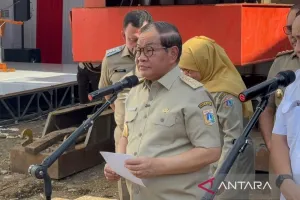Soal Baliho Film 'Aku Harus Mati', Pramono Tegaskan Iklan Sensitif, Jangan Terulang!