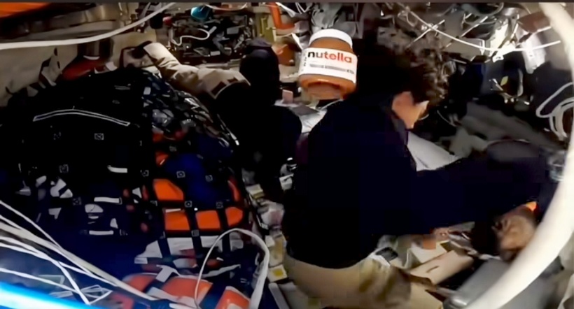 Iklan Gratis, Viral Stoples Selai Coklat Melayang di Misi Artemis II - NASA Klarifikasi 