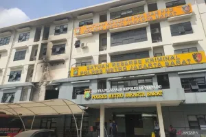 Gedung Polres Jakbar Terbakar, Gulkamat Kerahkan 65 Personel dan 13 Unit Mobil Damkar 
