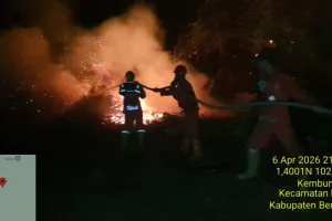 Api Karhutla Mendekat ke Permukiman, Petugas Berhasil Kendalikan