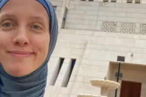 Kelompok Bersenjata Irak akan Bebaskan Jurnalis AS Shelly Kittleson yang Diculik