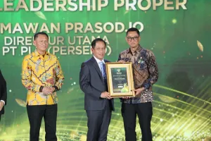 Keren! Dirut PLN Darmawan Prasodjo Raih Penghargaan Green Leadership