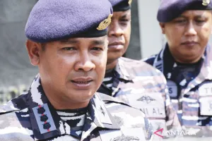 Lanal Mataram Amankan Benda Asing Menyerupai Torpedo  di Perairan Trawangan