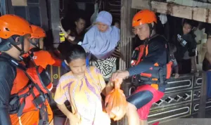 Tim SAR Manokwari Evakuasi 100 Warga Terdampak Banjir