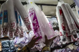 Di Tengah Lonjakan Plastik, UMKM Pilih Tahan Harga