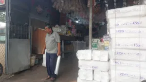 Kantong Plastik Tetap Diburu di Bekasi Meski Harganya Naik